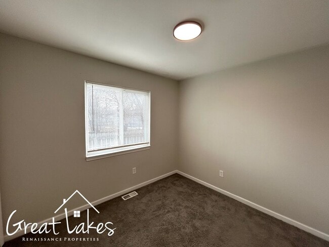 Building Photo - Lovely 3 Bedroom 1 Bathroom now available for rent