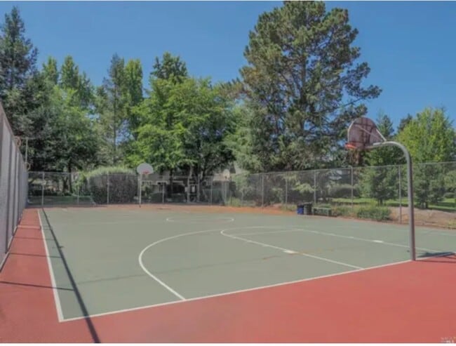 Building Photo - Sonoma Racquet Club Circle ~ Gorgeous 2 Bedroom 1.5 Bath in Rohnert Park