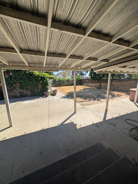Building Photo - 1230 Davis St