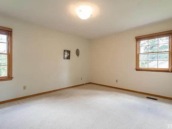 Building Photo - 245 Country Club Dr
