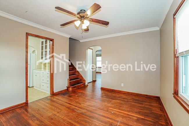 Building Photo - 1714 Bide A Wee Park Ave