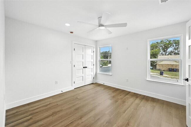 Building Photo - 815 Buckingham Pl