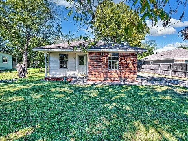 Primary Photo - 2723 Baylor Ave