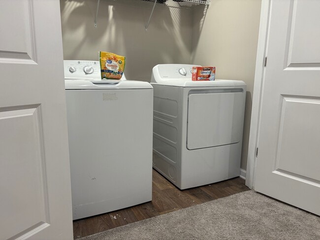 Building Photo - 194 Spencer Cir