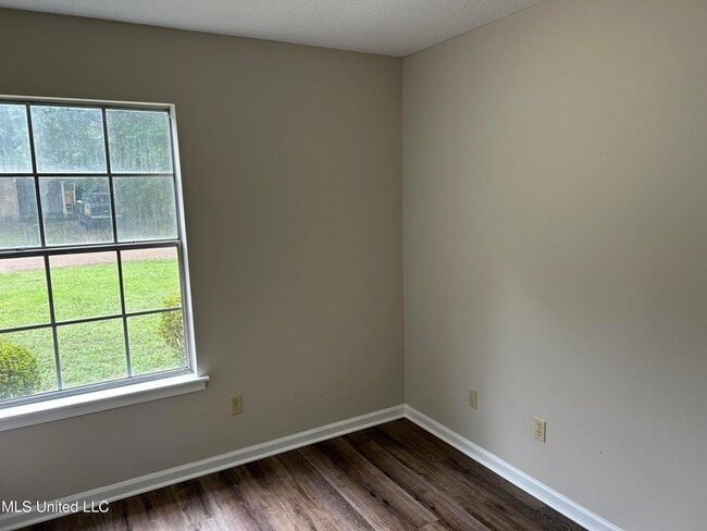 Building Photo - 8105 Elmbrook Dr