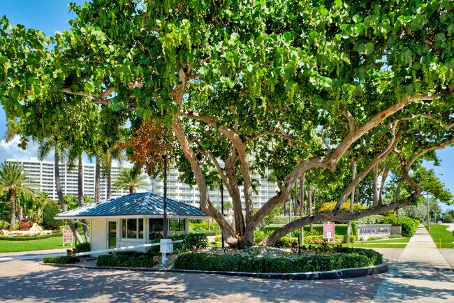 Building Photo - 4201 N Ocean Blvd