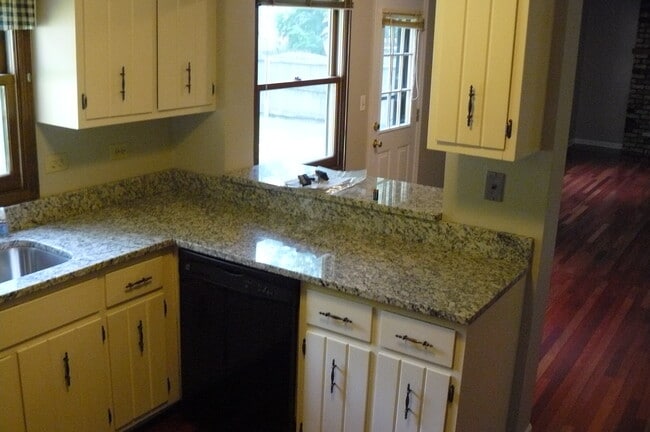 Building Photo - 12 W Bailey Rd