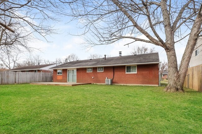 Building Photo - Amazing 3 Bedroom Ranch