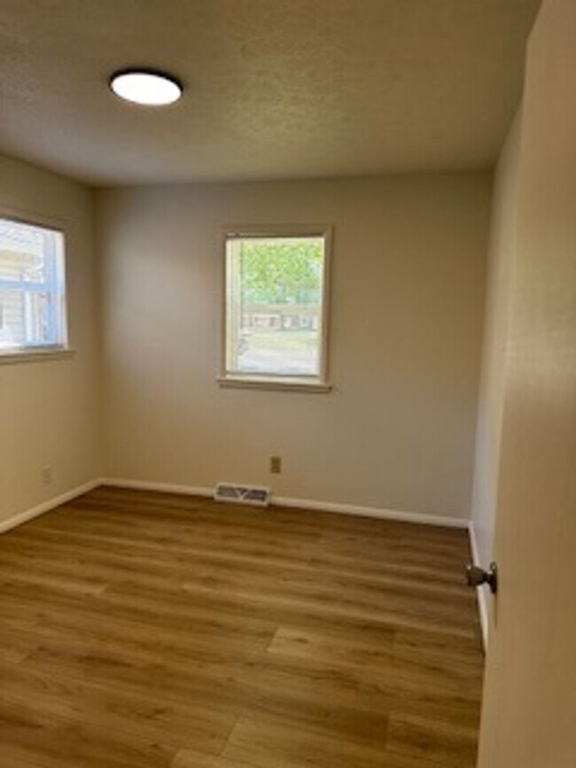 Building Photo - Fully Remodeled Home!