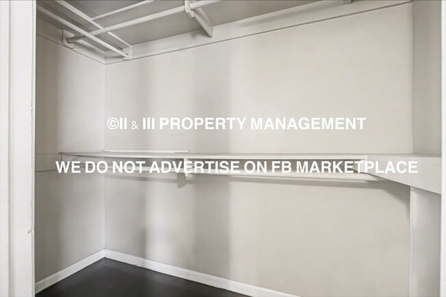 Building Photo - 2900 E Red Bridge Rd