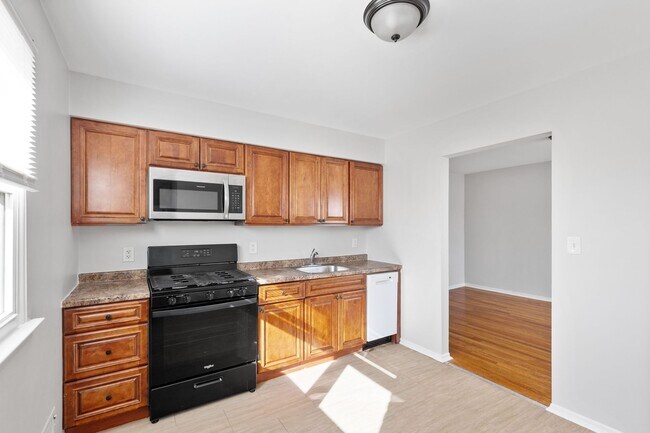 Building Photo - Benner Street Townhomes