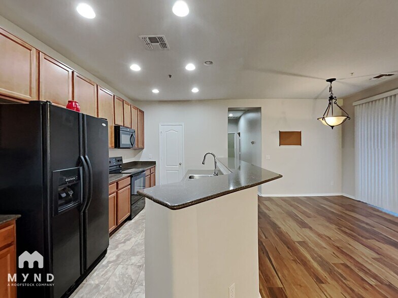 Building Photo - 1409 N 81st Dr