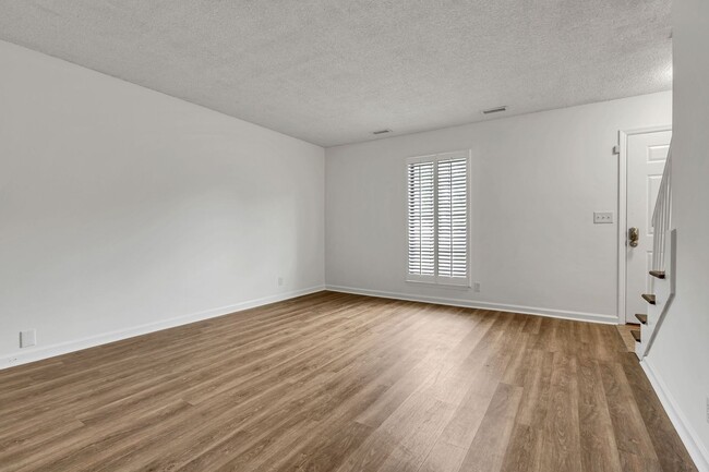 Building Photo - Brentwood Trace Condo
