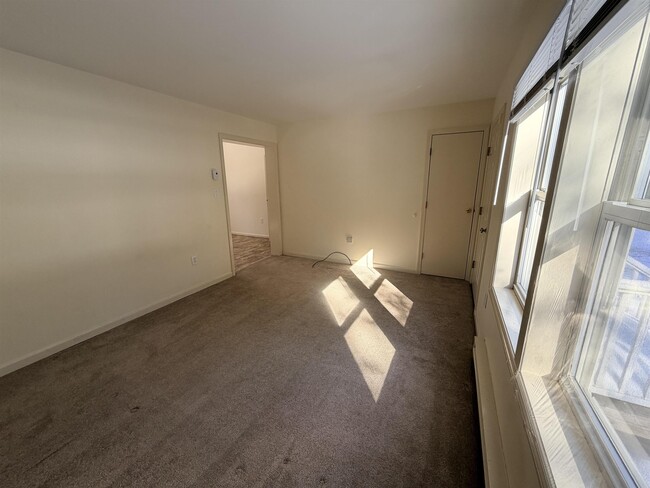 Building Photo - 98 Ledge Hill Rd