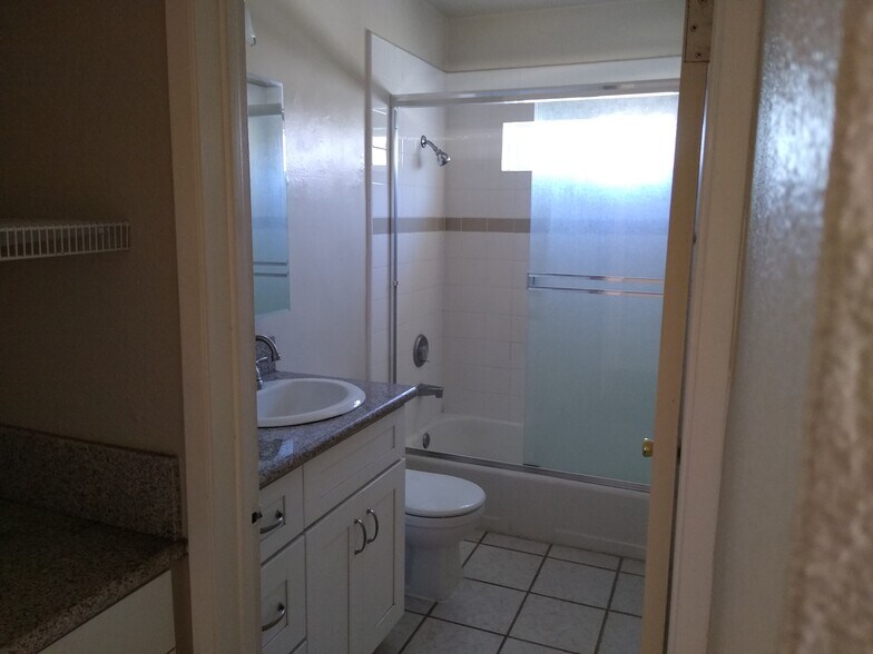 Building Photo - 153 Ximeno Ave