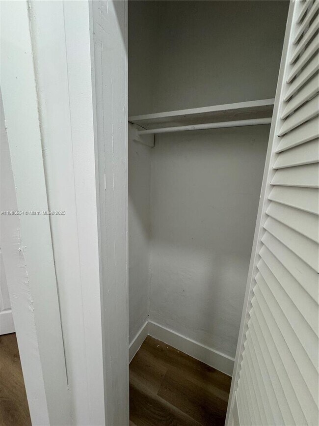 Building Photo - 4028 SW 11th St