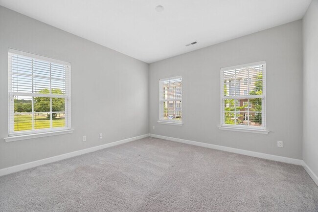 Building Photo - 623 Freeman Dr