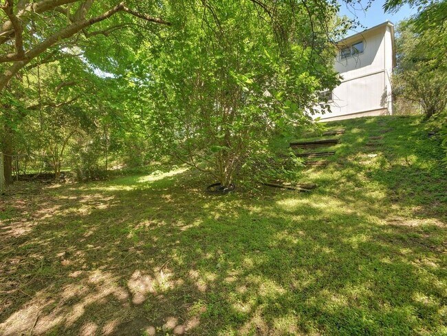 Building Photo - 8421 Spring Valley Dr