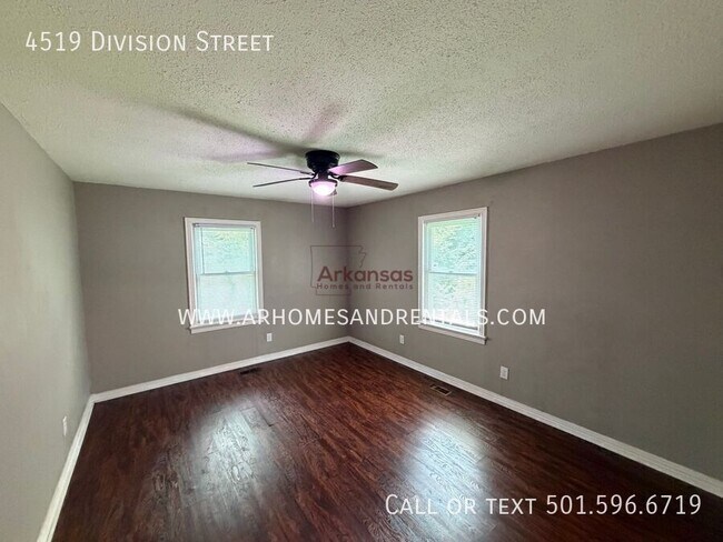 Building Photo - 4519 Division St
