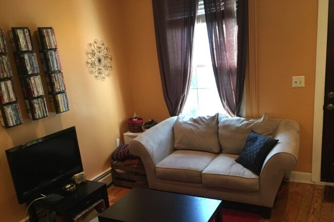 Building Photo - 413 Gittings St