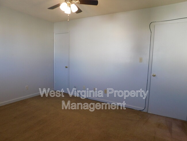 Building Photo - 219 Cardinal Wy