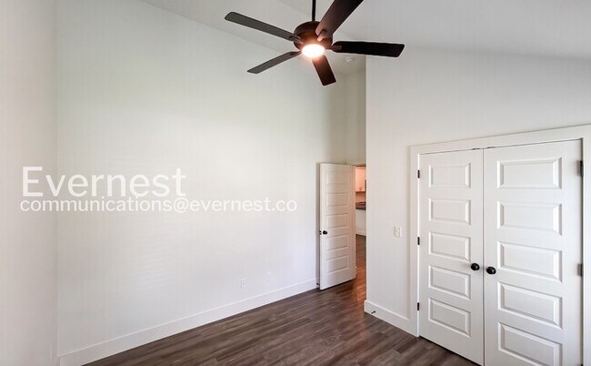 Building Photo - 4 Bed & 2 Bath House in Chattanooga / Pet-Friendly / Available Now!