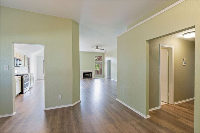 Building Photo - Beautiful 3 bedroom, 2 bathroom home in Southeast Austin!!!