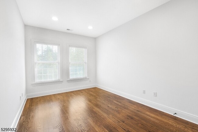 Building Photo - 12 Howland Terrace