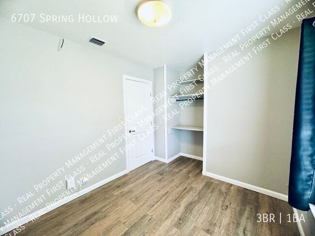 Building Photo - 6707 Spring Hollow St