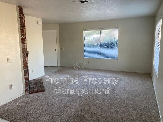 Building Photo - 274 Riverview Way