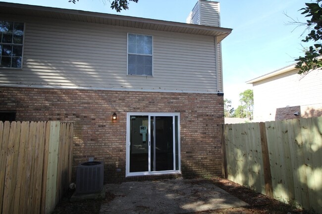 Building Photo - Foxborough Townhome with Modern Flooring &...