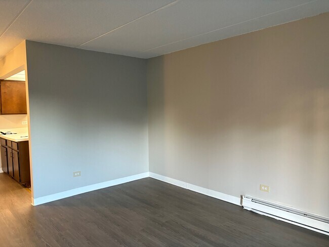 Building Photo - 230 Springhill Dr