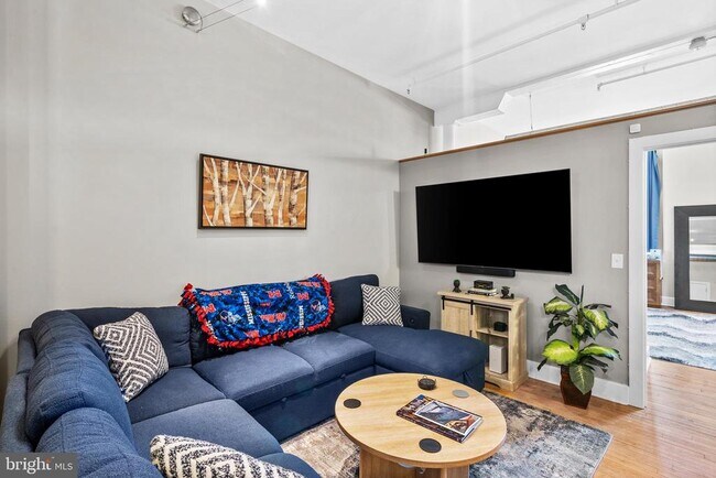 Building Photo - 200 Lincoln Ave