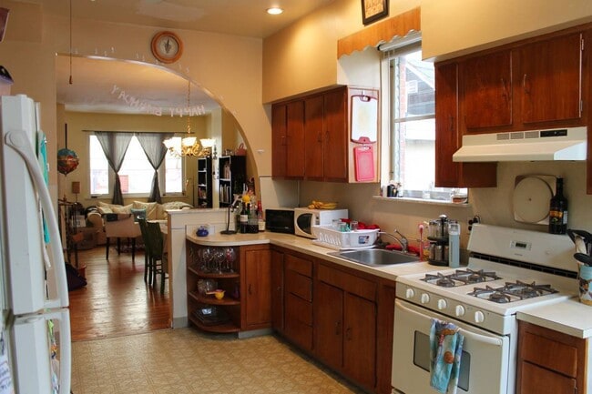 Building Photo - Well-maintained Passyunk Square 3 Bedroom ...
