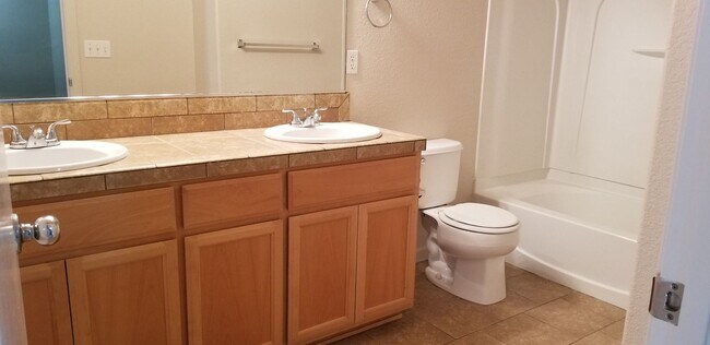 Building Photo - NIN322