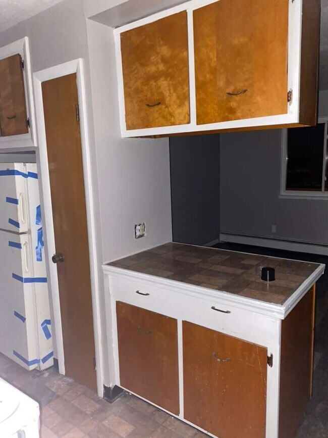 Building Photo - 1885 N Taylor Rd