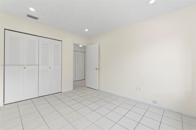 Building Photo - 11044 SW 128th Ct