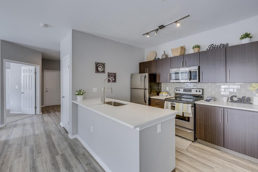 Building Photo - 15023 SW Millikan Way