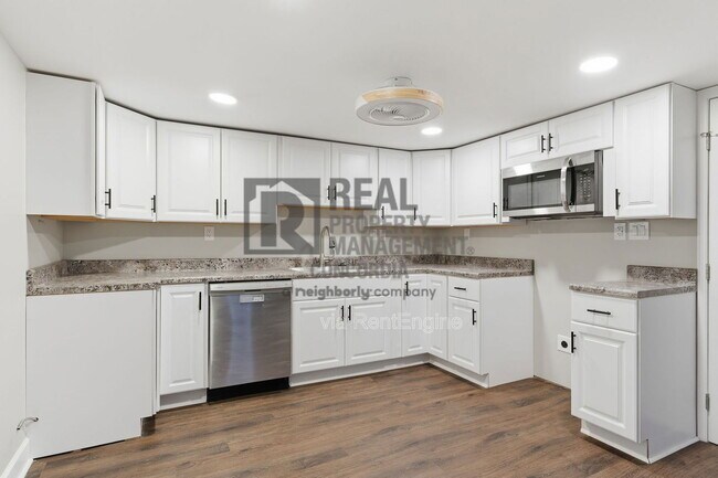 Building Photo - 1246 S Russell St