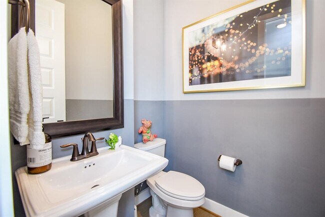 Building Photo - 10914 Brambling Wood Dr