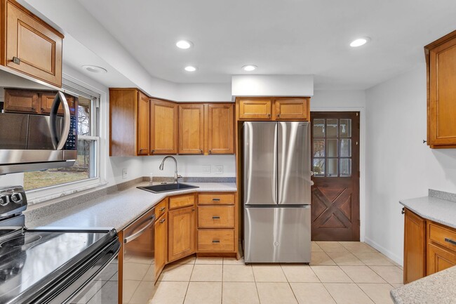 Building Photo - Updated 3BR Home with Central Air & Finished Walk-Out Basement - Sewickley, PA