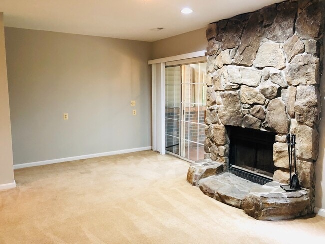 Building Photo - STAFFORD TOWNHOUSE - HANDY TO QUANTICO, SH...