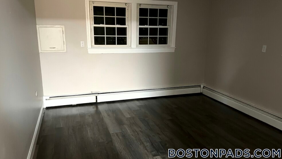 Building Photo - 887 Varnum Ave