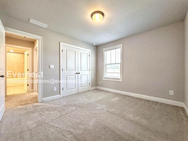 Building Photo - 662 Stately Dr