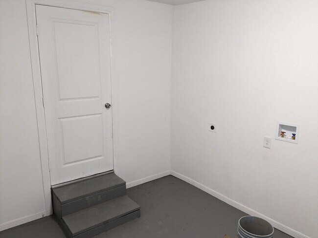 Building Photo - 514 Corydon Dr