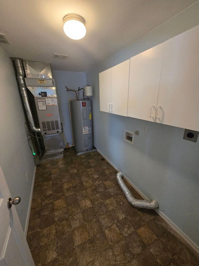 Building Photo - Cozy home Madras Oregon
