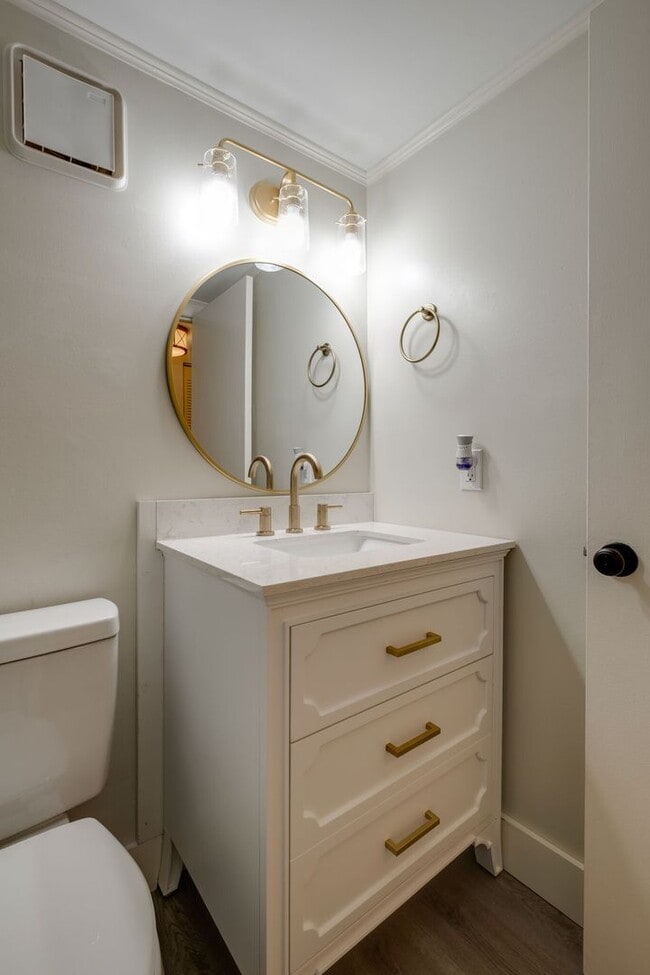Building Photo - Beautifully renovated 1 bed, 1 bath Condo ...