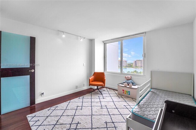 Building Photo - 400 South Pointe Dr