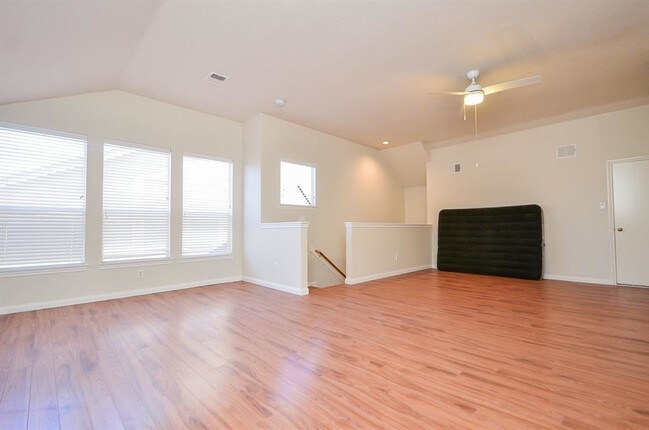 Building Photo - 880 Tully St