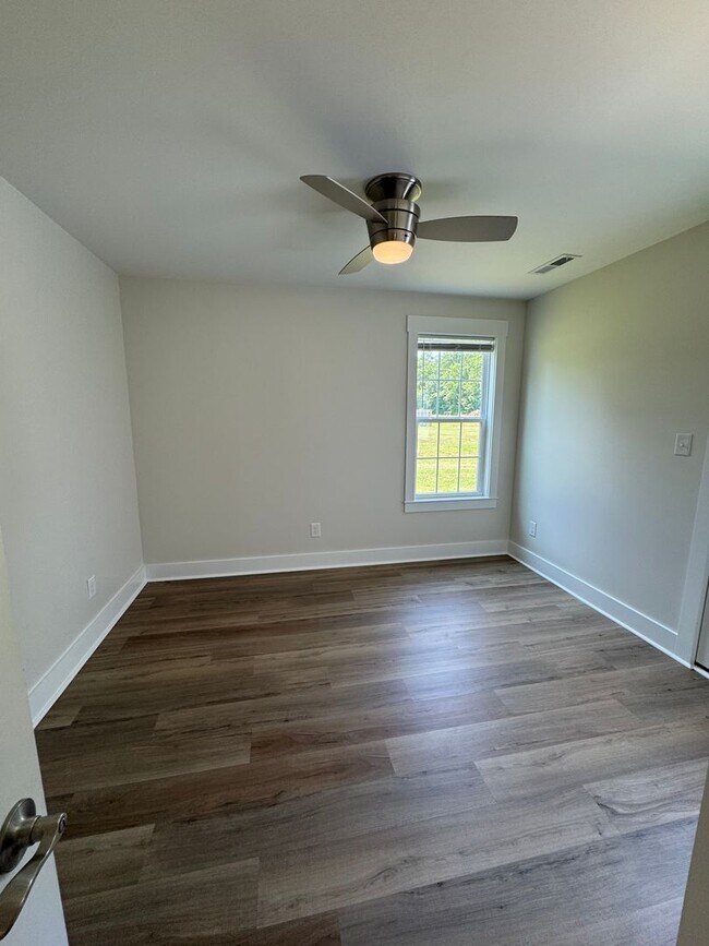 Building Photo - 503 Pecan Tree Ln